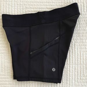 Lululemon Logo Waistband Wunder Train side pocket 3” inseam.